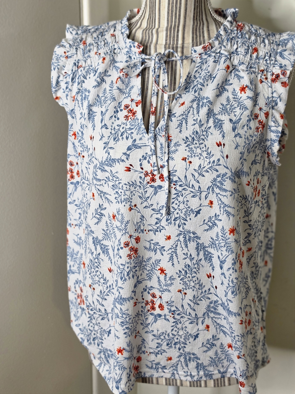 Melloday Floral Tie-Neck Cap Sleeve Top - Blue & Reddish Orange
